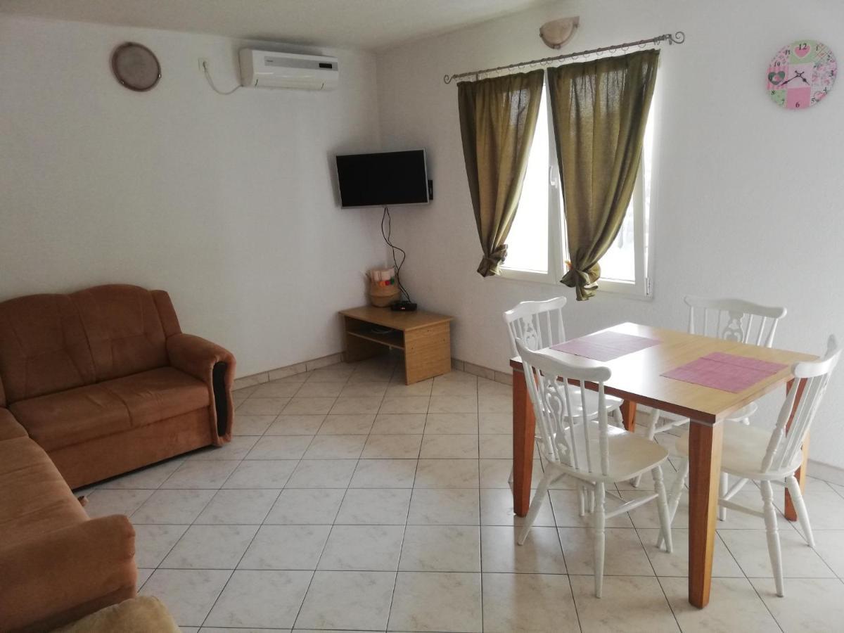 Apartments And Rooms With Parking Space Zavala, Hvar - 128 Jelsa  Exterior photo