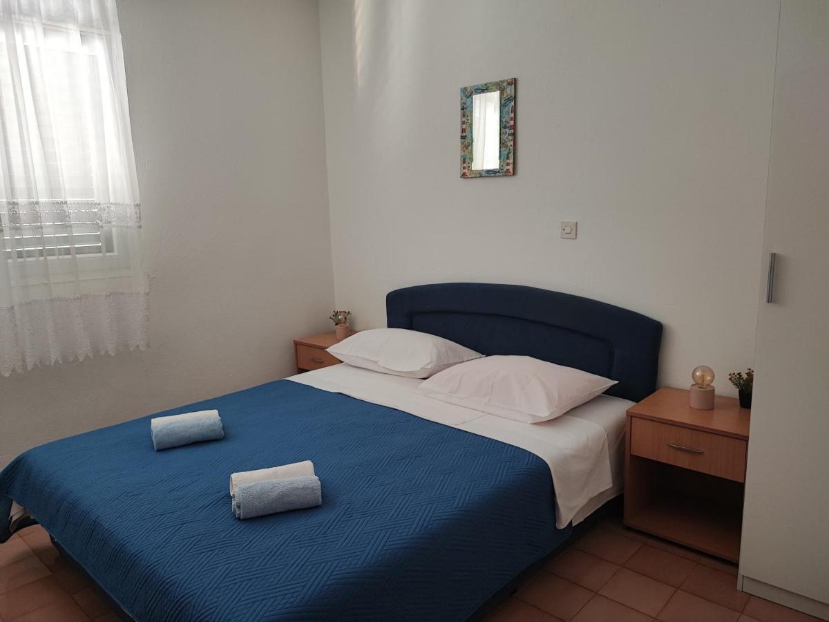 Apartments And Rooms With Parking Space Zavala, Hvar - 128 Jelsa  Exterior photo